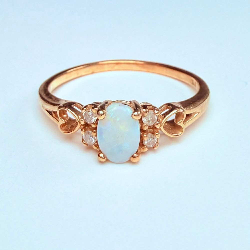 10K Solid Yellow Gold Milky White Opal & Real Diamond Leer Gem Vintage Ring - Picture 1 of 9